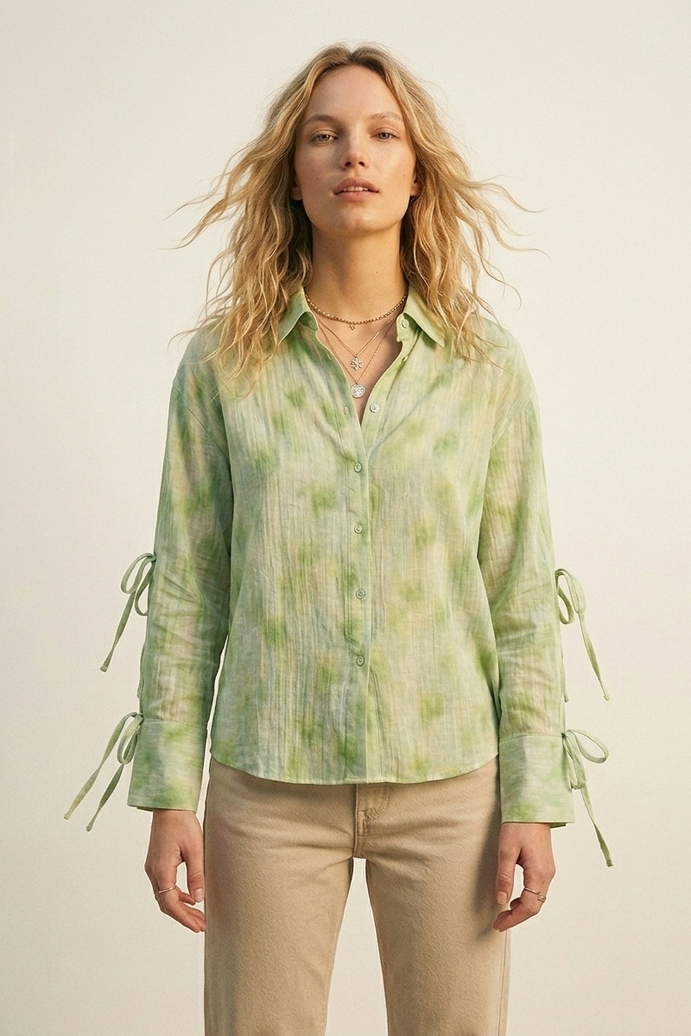 Camisa de Manga Larga Verde Claro con Lazos en las Mangas Camisa de Manga Larga Verde Claro con Lazos en las Mangas