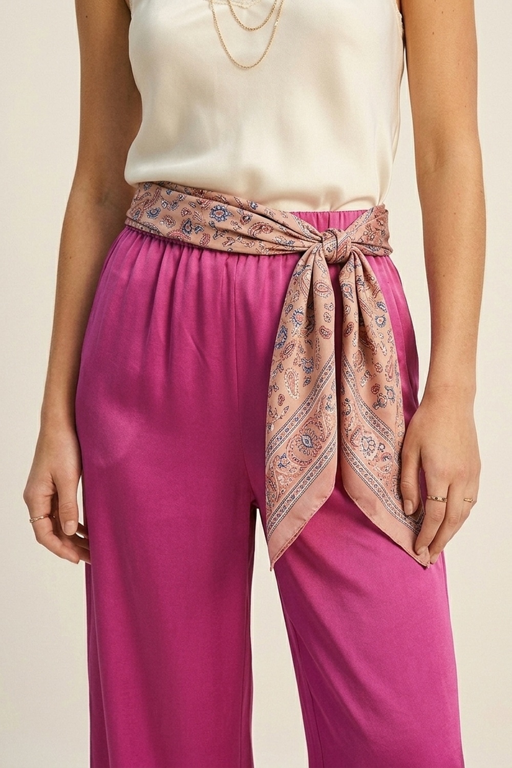 Pantalones Fucsia de Sat&eacute;n Ligero con Pierna Ancha y Cintura El&aacute;stica