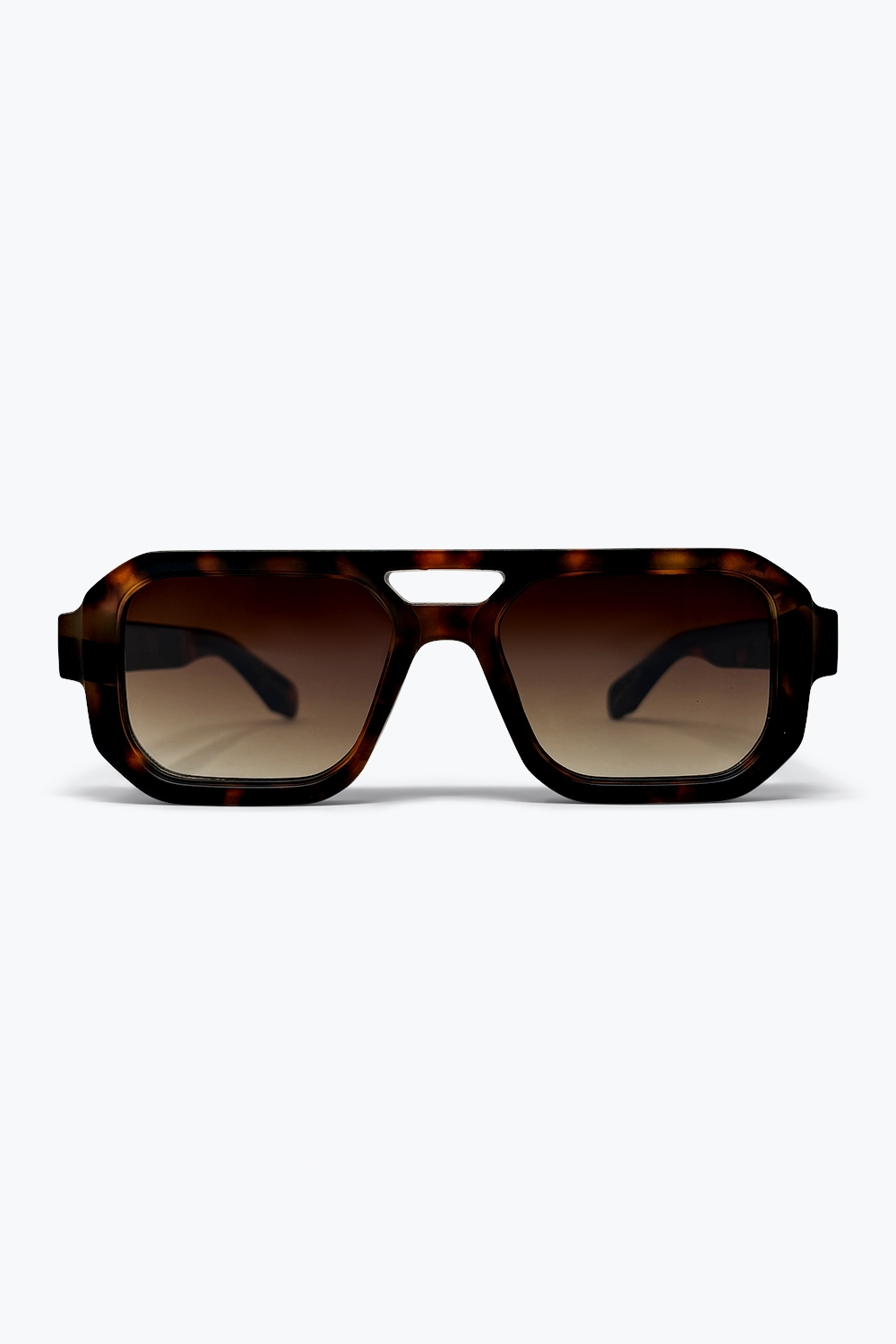 Gafas de sol grandes con montura angular de acetato en carey marr&oacute;n