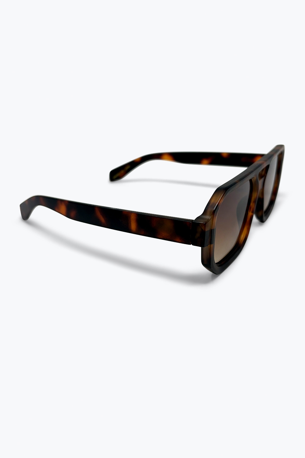 Gafas de sol grandes con montura angular de acetato en carey marr&oacute;n