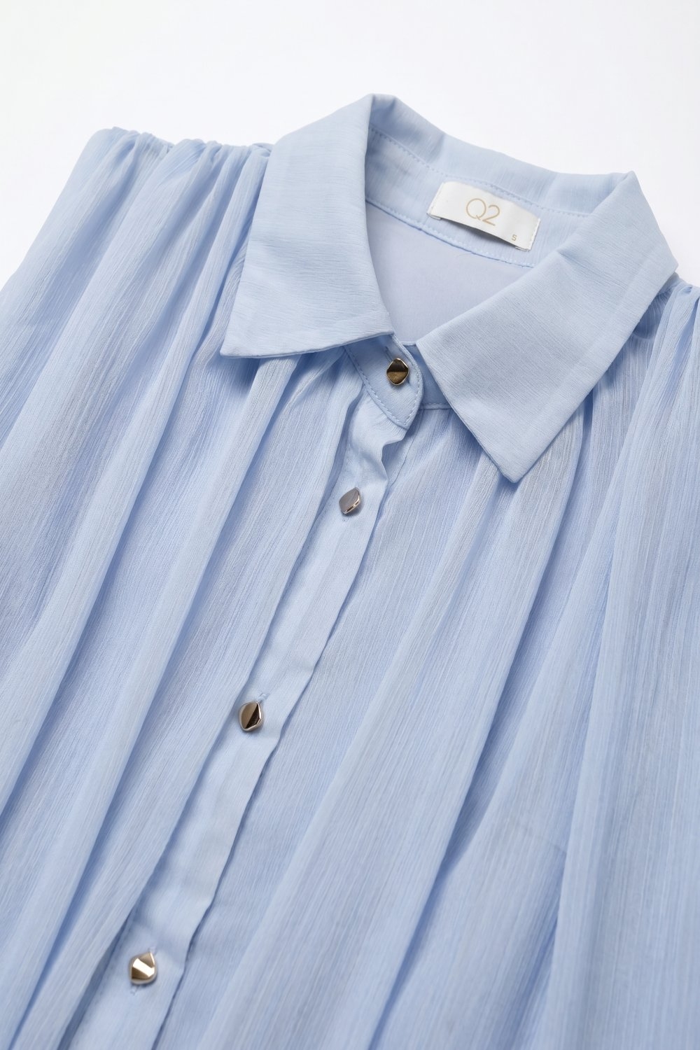Blusa sin mangas plisada de gasa azul claro con botones en la parte delantera de corte regular