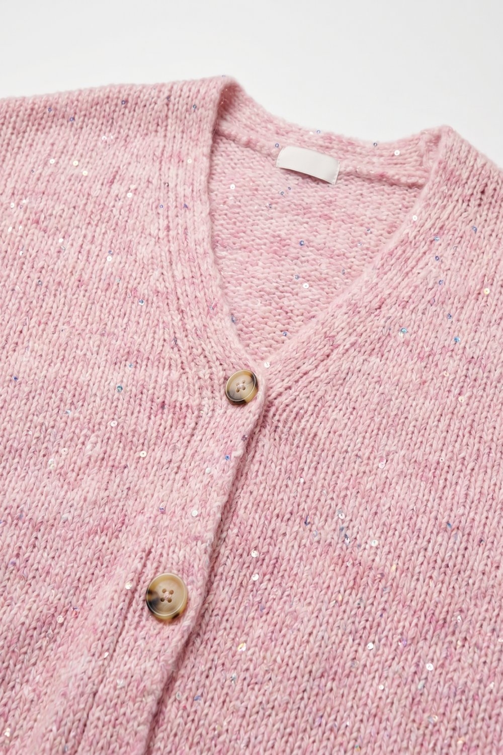 Cárdigan rosa de punto esponjoso con botones al frente y ajuste relajado con detalles de lentejuelas Cárdigan rosa de punto esponjoso con botones al frente y ajuste relajado con detalles de lentejuelas