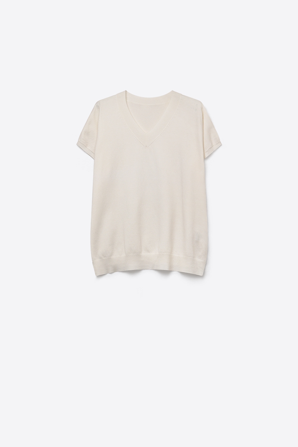 Suéter Blanco de Punto Fino con Cuello en V y Mangas Cortas Tipo Dolman con Hombros Caídos Suéter Blanco de Punto Fino con Cuello en V y Mangas Cortas Tipo Dolman con Hombros Caídos