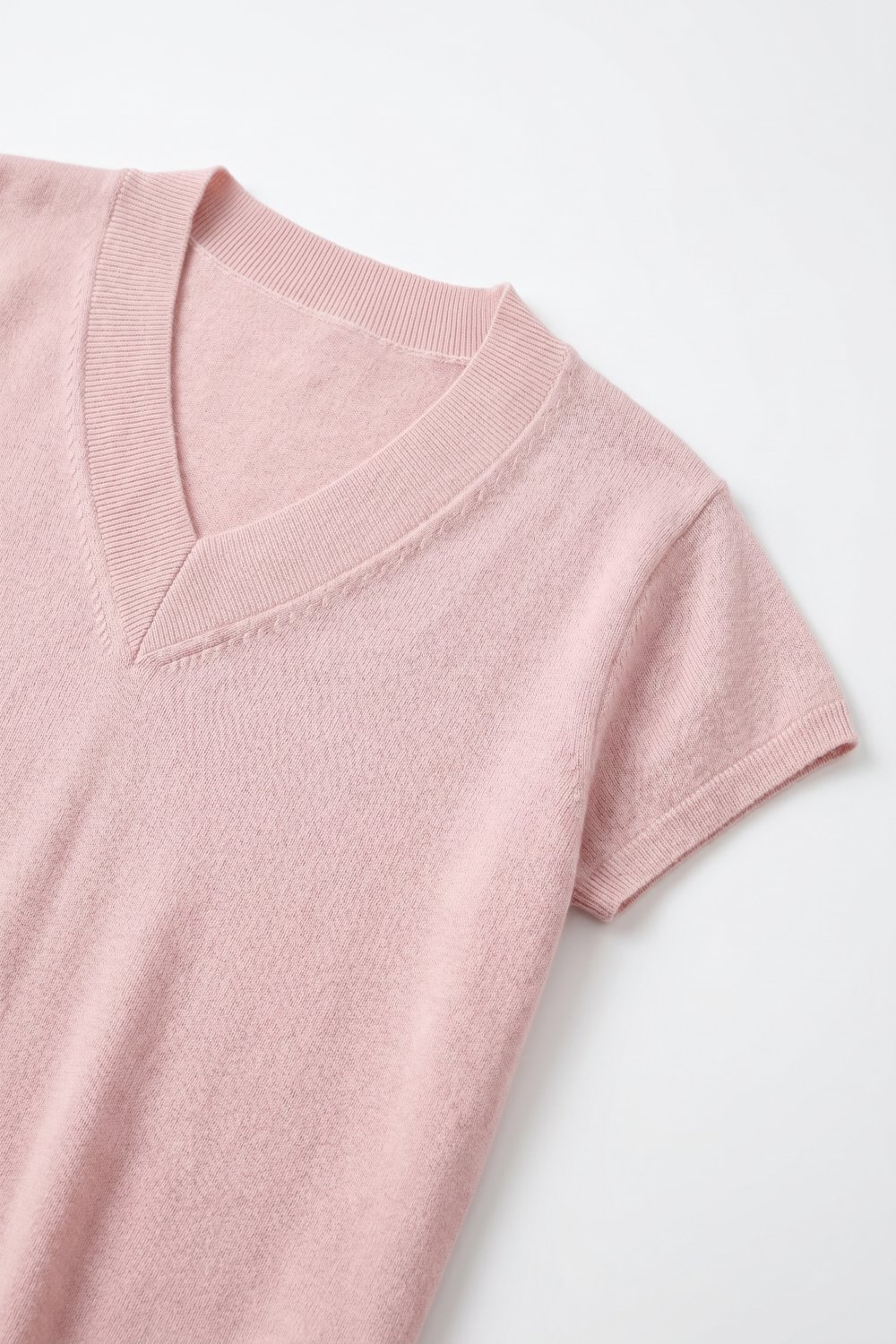 Suéter Rosa de Punto Fino con Cuello en V y Mangas Cortas Tipo Dolmán con Caída sobre los Hombros Suéter Rosa de Punto Fino con Cuello en V y Mangas Cortas Tipo Dolmán con Caída sobre los Hombros