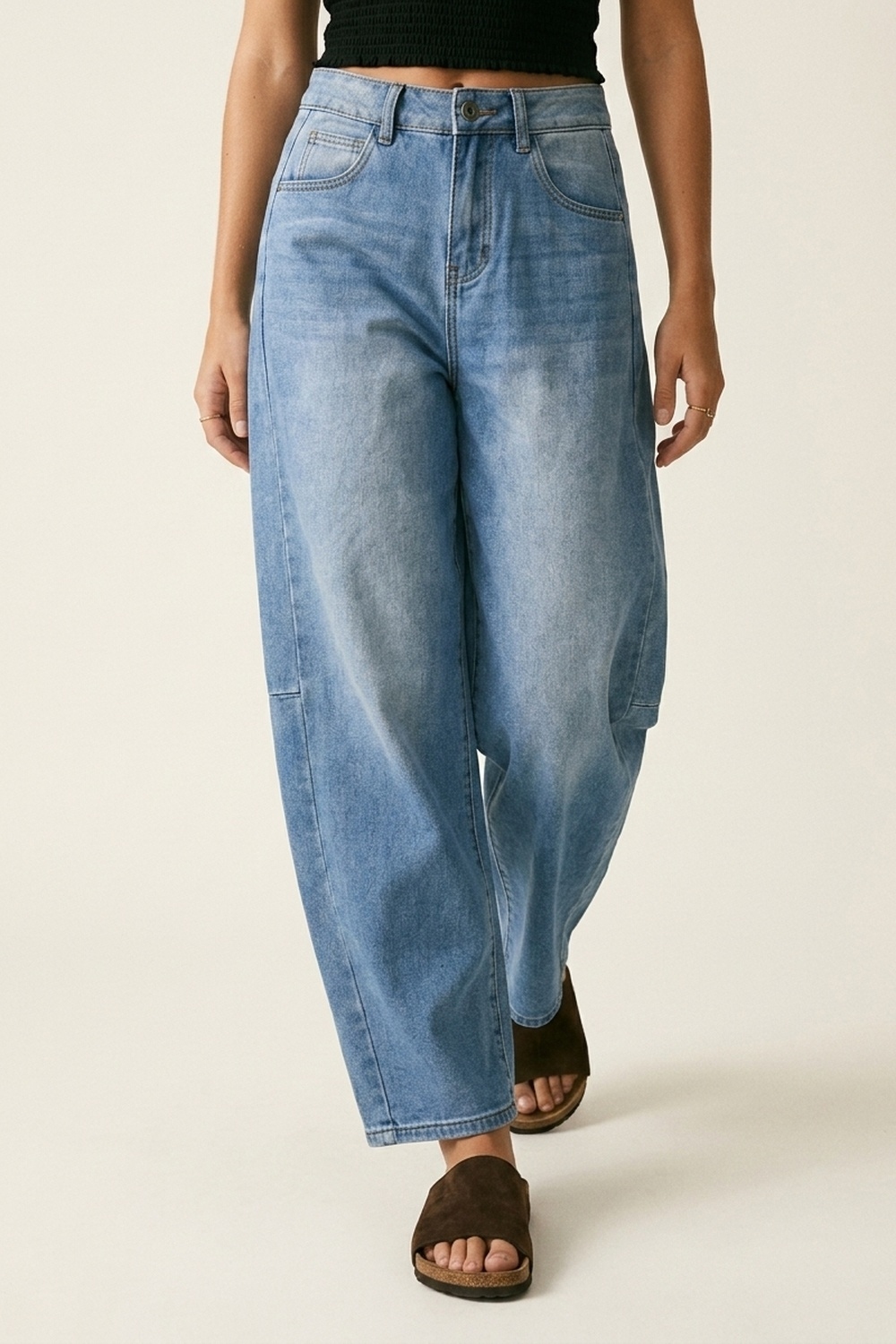 Jeans de mezclilla azul claro de pierna ancha relajada con costura lateral
