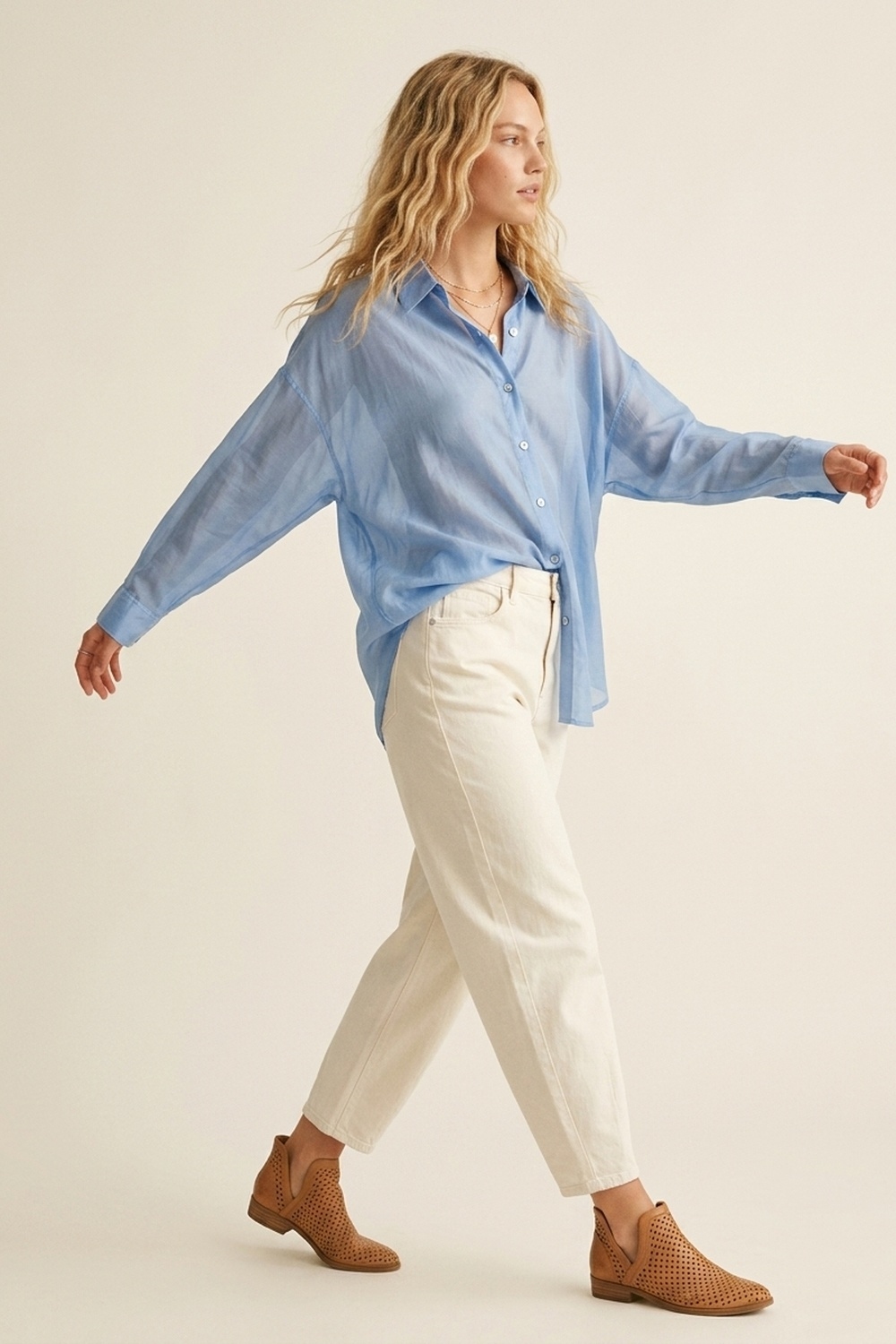 Camisa abotonada azul cielo con corte relajado Camisa abotonada azul cielo con corte relajado