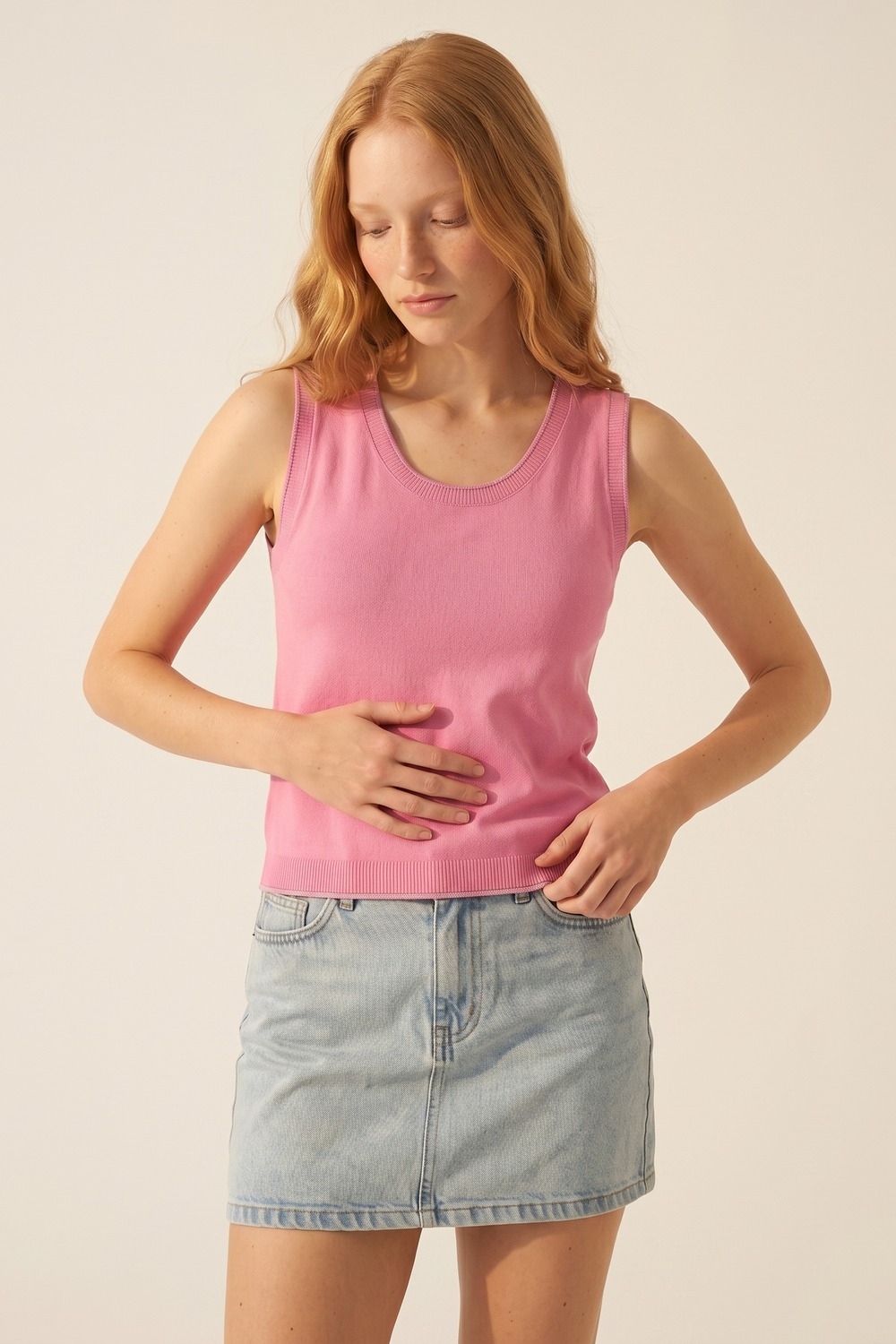 Camiseta de Tirantes Ajustada Regular de Punto Fino Rosa con Ribete Acanalado Camiseta de Tirantes Ajustada Regular de Punto Fino Rosa con Ribete Acanalado