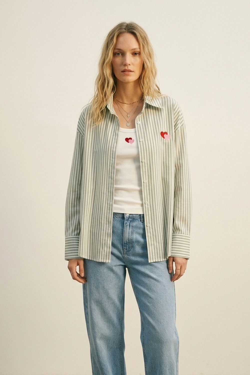 Conjunto de camiseta y camisa de 2 piezas de algod&oacute;n con rayas verdes y coraz&oacute;n bordado