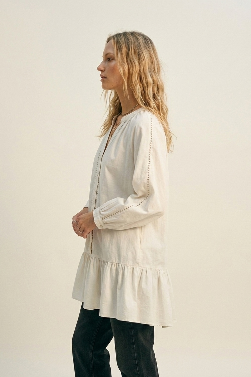 Vestido Campesino de Popelina de Algod&oacute;n Ligero en blanco con Dobladillo de Volantes