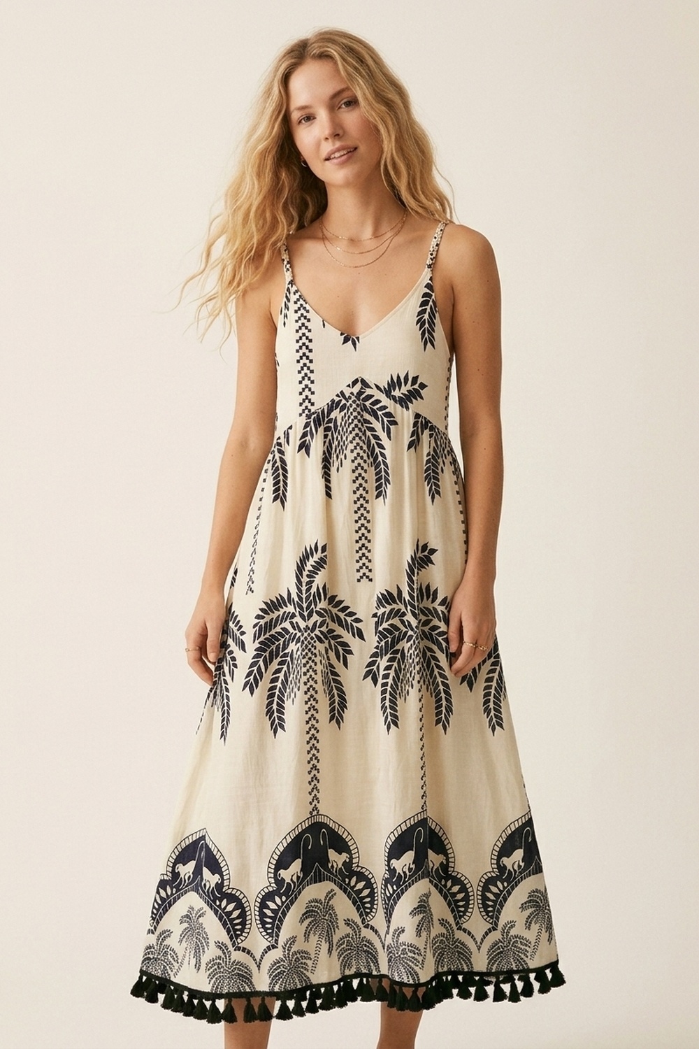 Vestido Maxi Crema con Estampado de Palmeras Azul Marino y Borlas