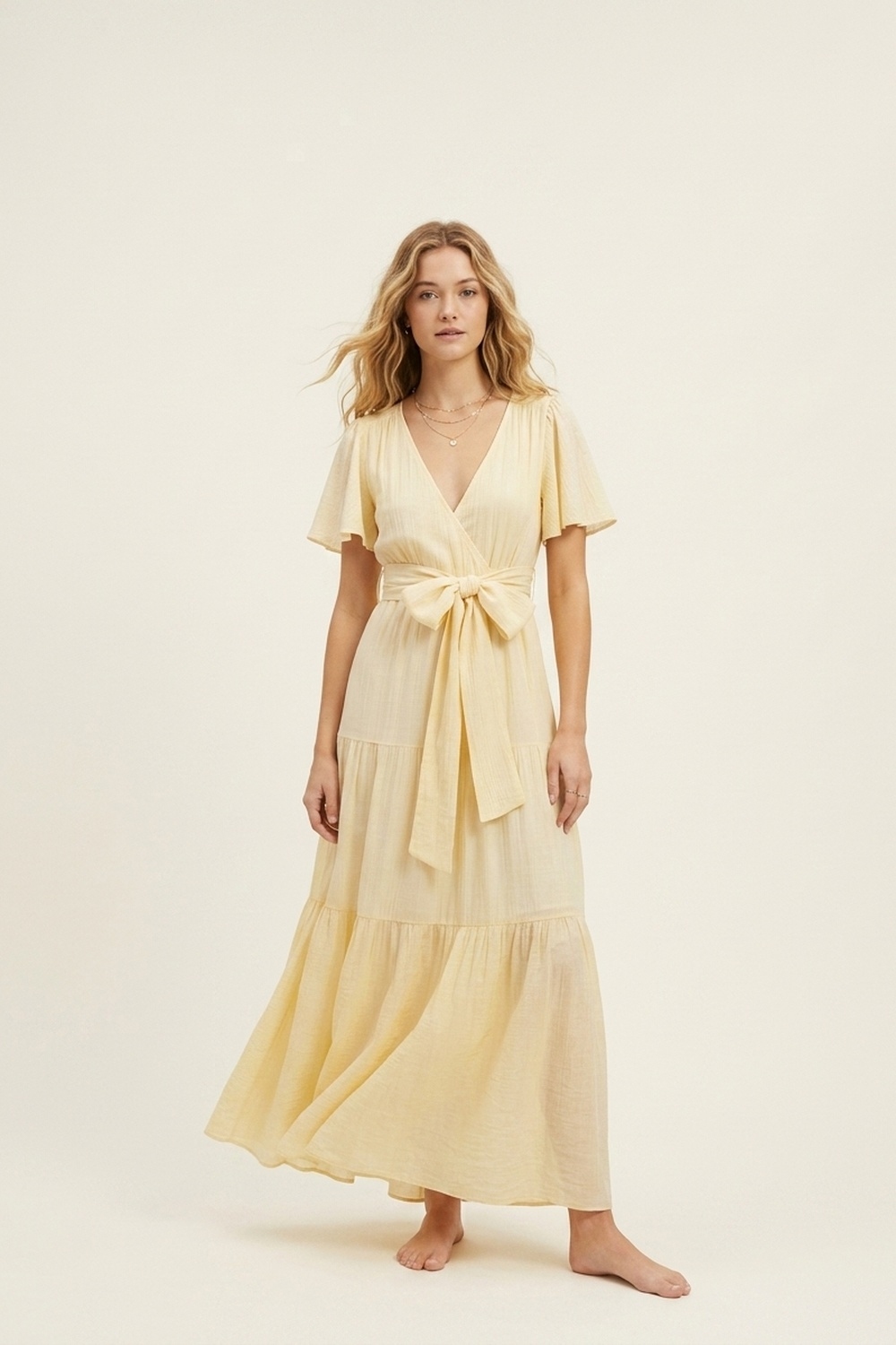 Vestido Maxi Amarillo con Cintur&oacute;n en la Cintura y Mangas con Volantes