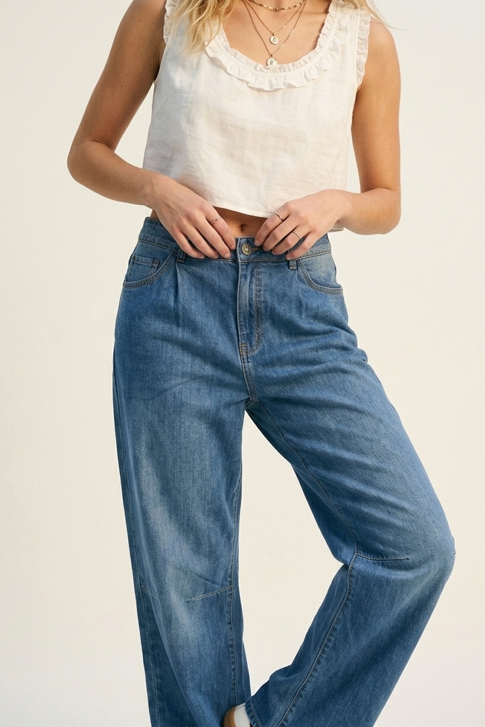Pantalones Vaqueros de Pierna Ancha de Mezclilla Ligera con Detalle de Costura Curvada Pantalones Vaqueros de Pierna Ancha de Mezclilla Ligera con Detalle de Costura Curvada