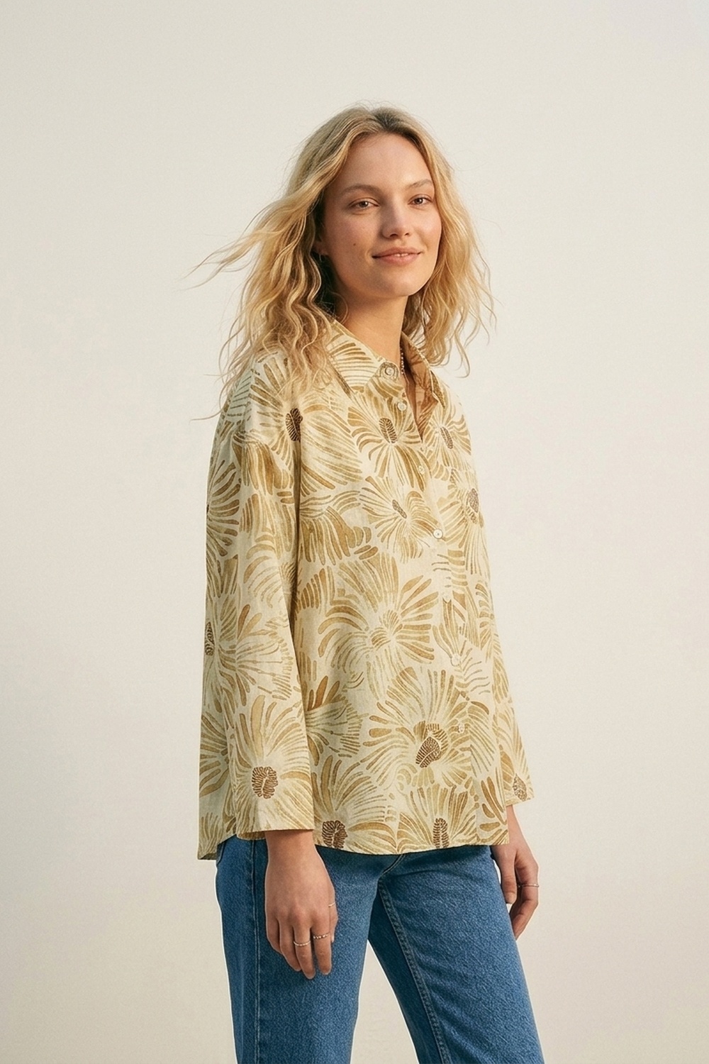Camisa de Ajuste Relajado con Botones y Estampado Floral en Amarillo