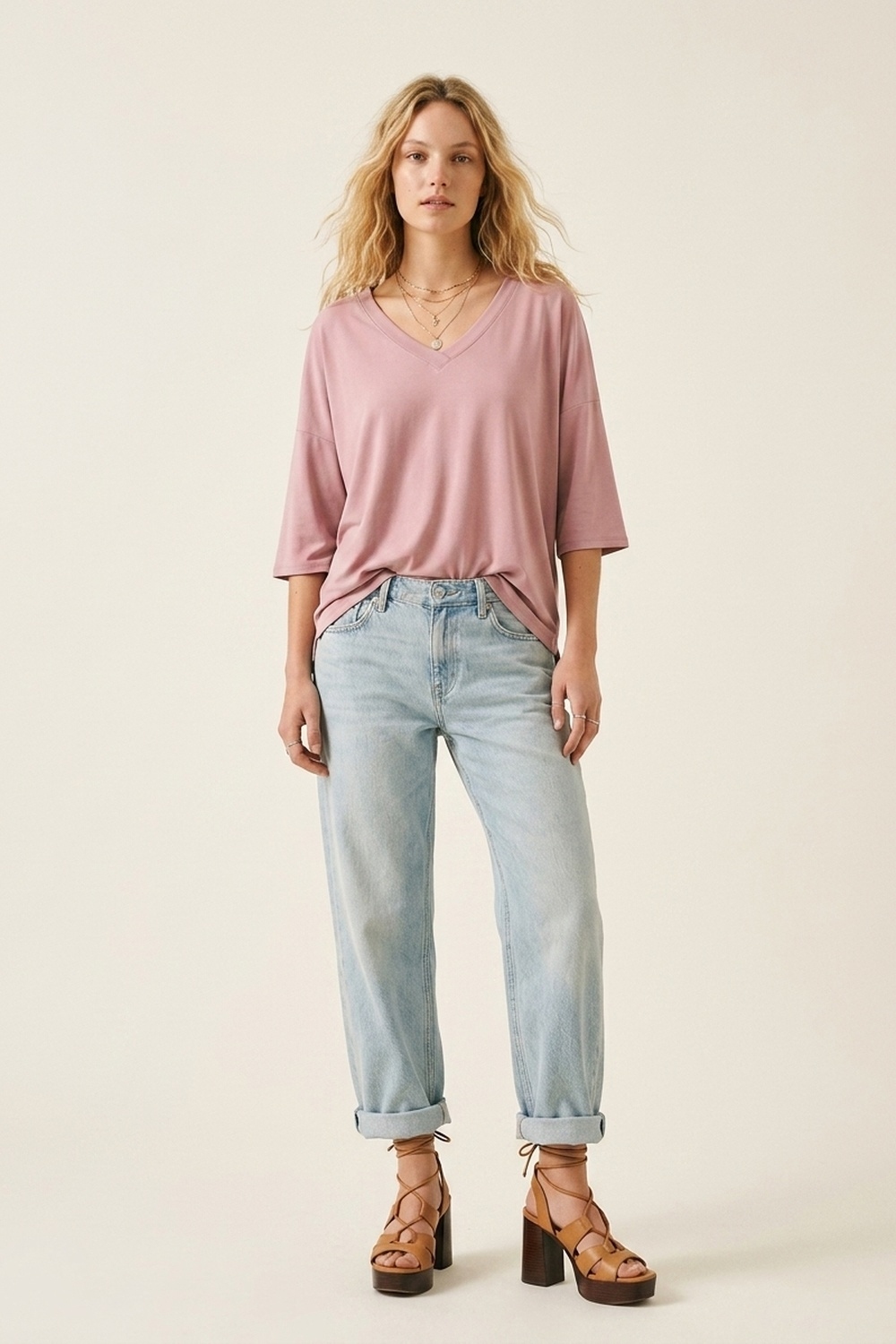 Top de ajuste relajado con escote en V y mangas 3/4 en color rosa empolvado
