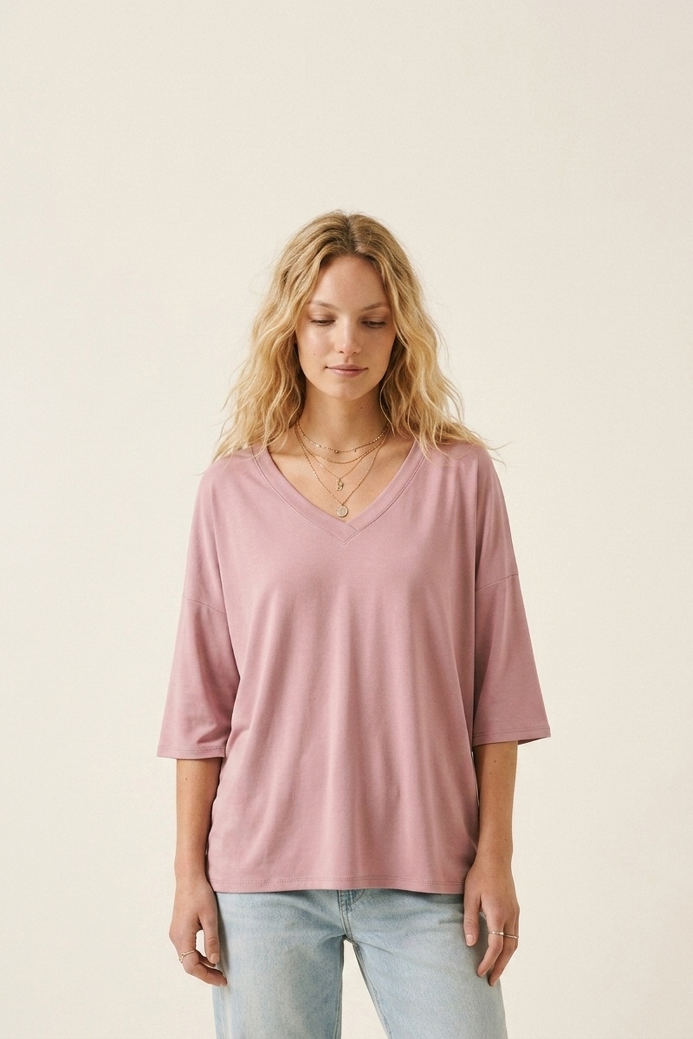 Top de ajuste relajado con escote en V y mangas 3/4 en color rosa empolvado