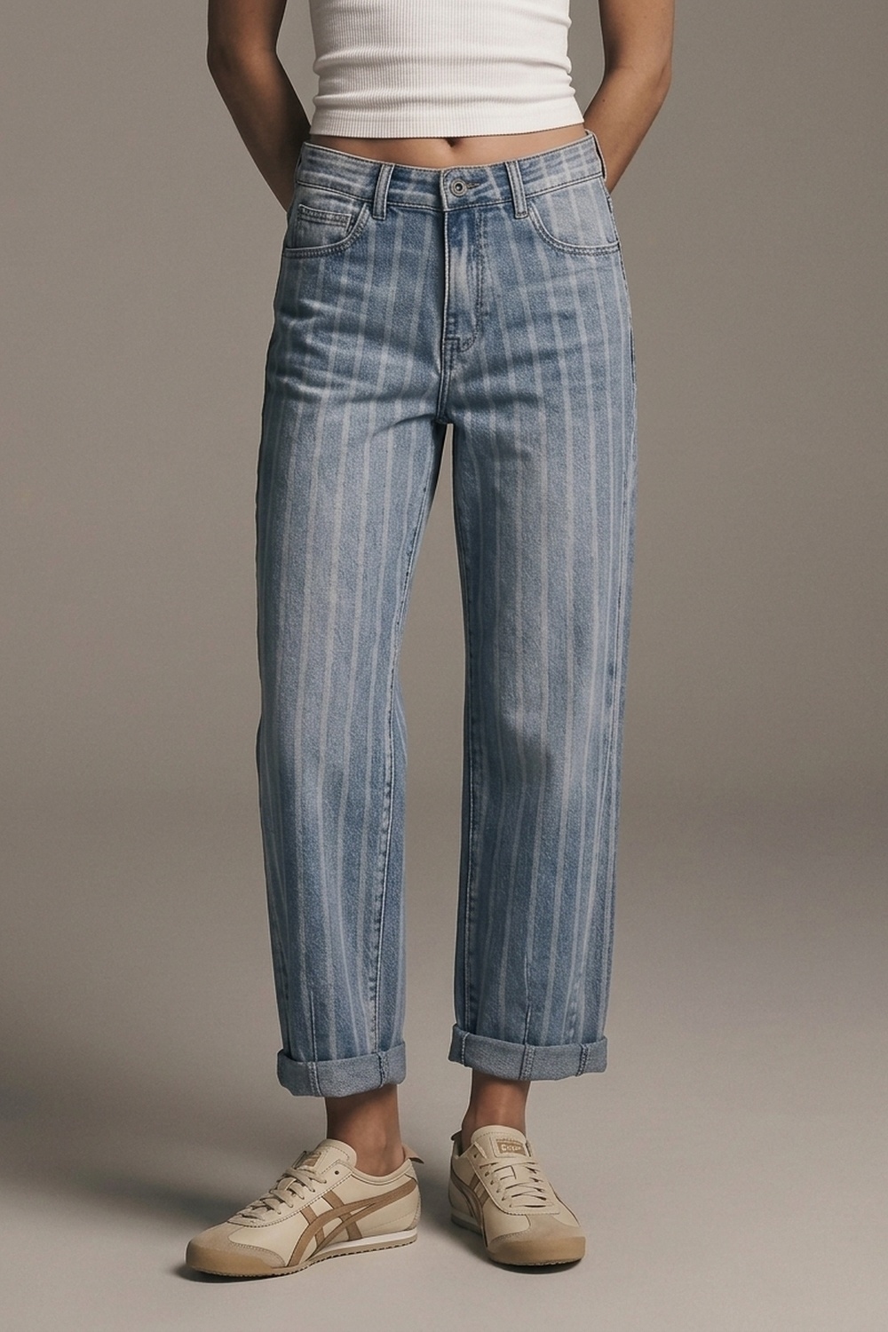 Jeans de mam&aacute; de dise&ntilde;o a rayas de mezclilla el&aacute;stica en lavado medio