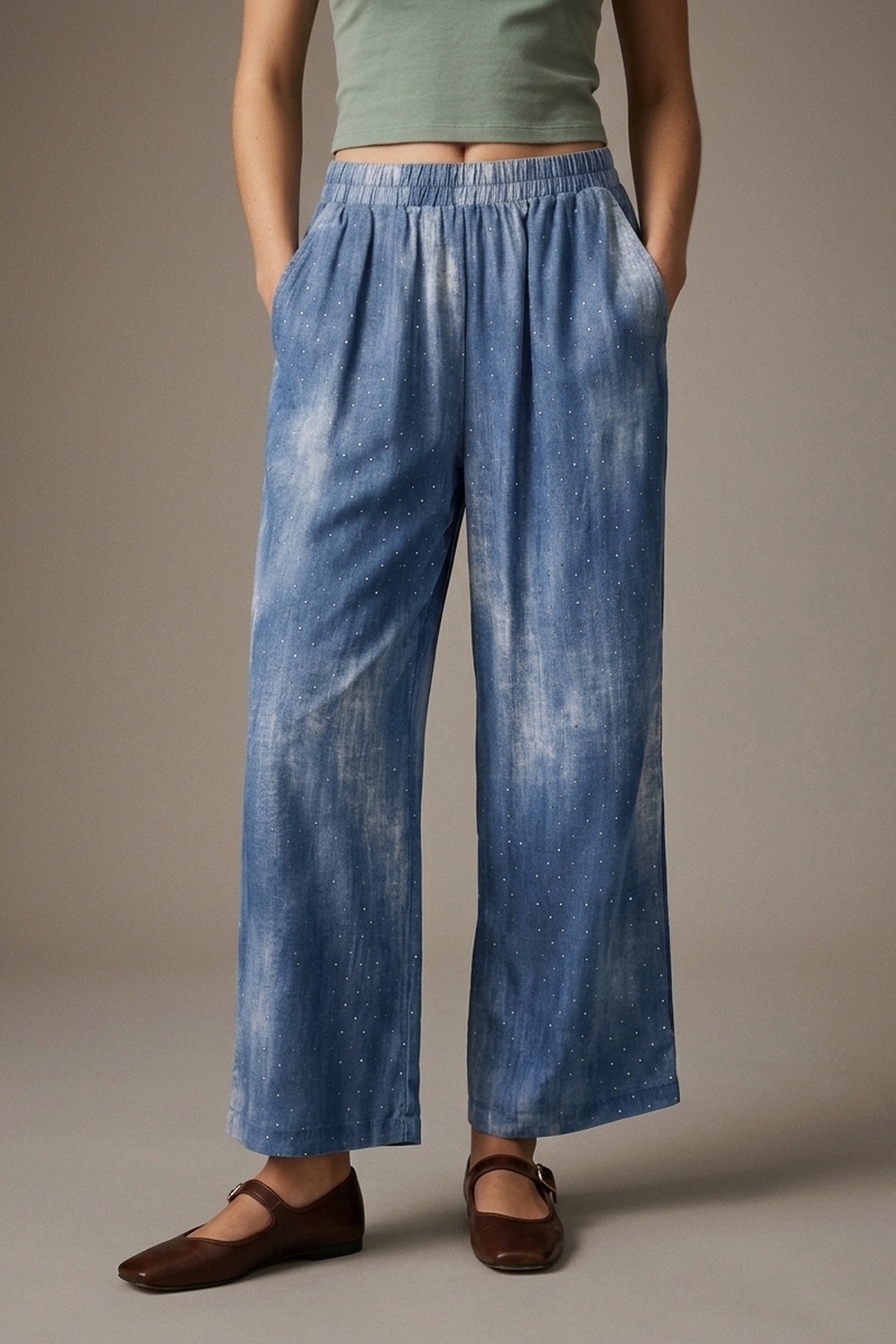 Pantalones de gasa azul tie-dye con cintura el&aacute;stica y strass adornados