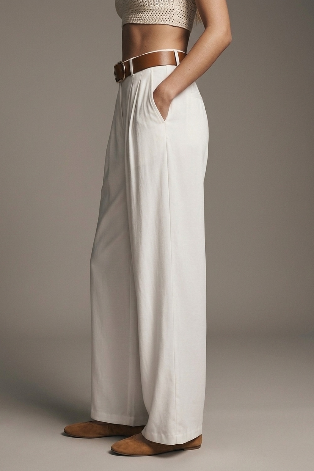 Pantalones Anchos de Pierna con Cintur&oacute;n y Pliegues de Tela Ligera Tejida en blanco