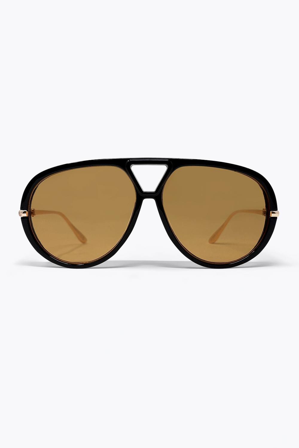 Gafas de sol con montura de aviador negra de gran tama&ntilde;o y lentes marrones