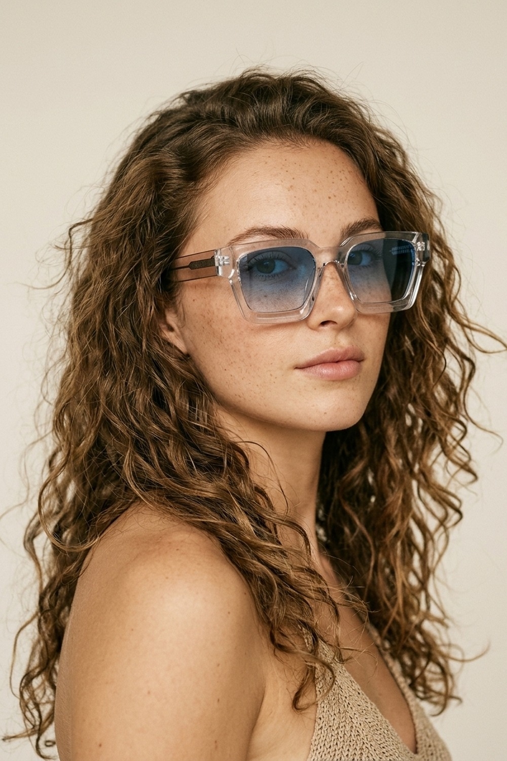 Gafas de sol cuadradas con marco transparente multicolor y degradado azul Gafas de sol cuadradas con marco transparente multicolor y degradado azul