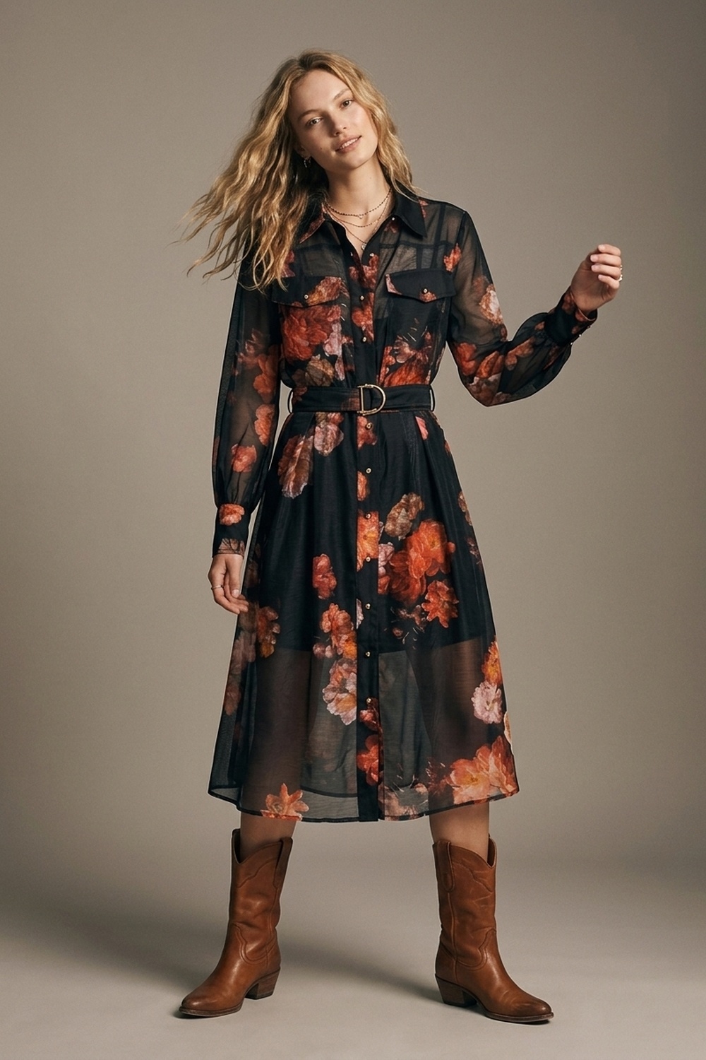 Vestido camisero midi negro con estampado floral cintur&oacute;n mangas largas y tela transparente