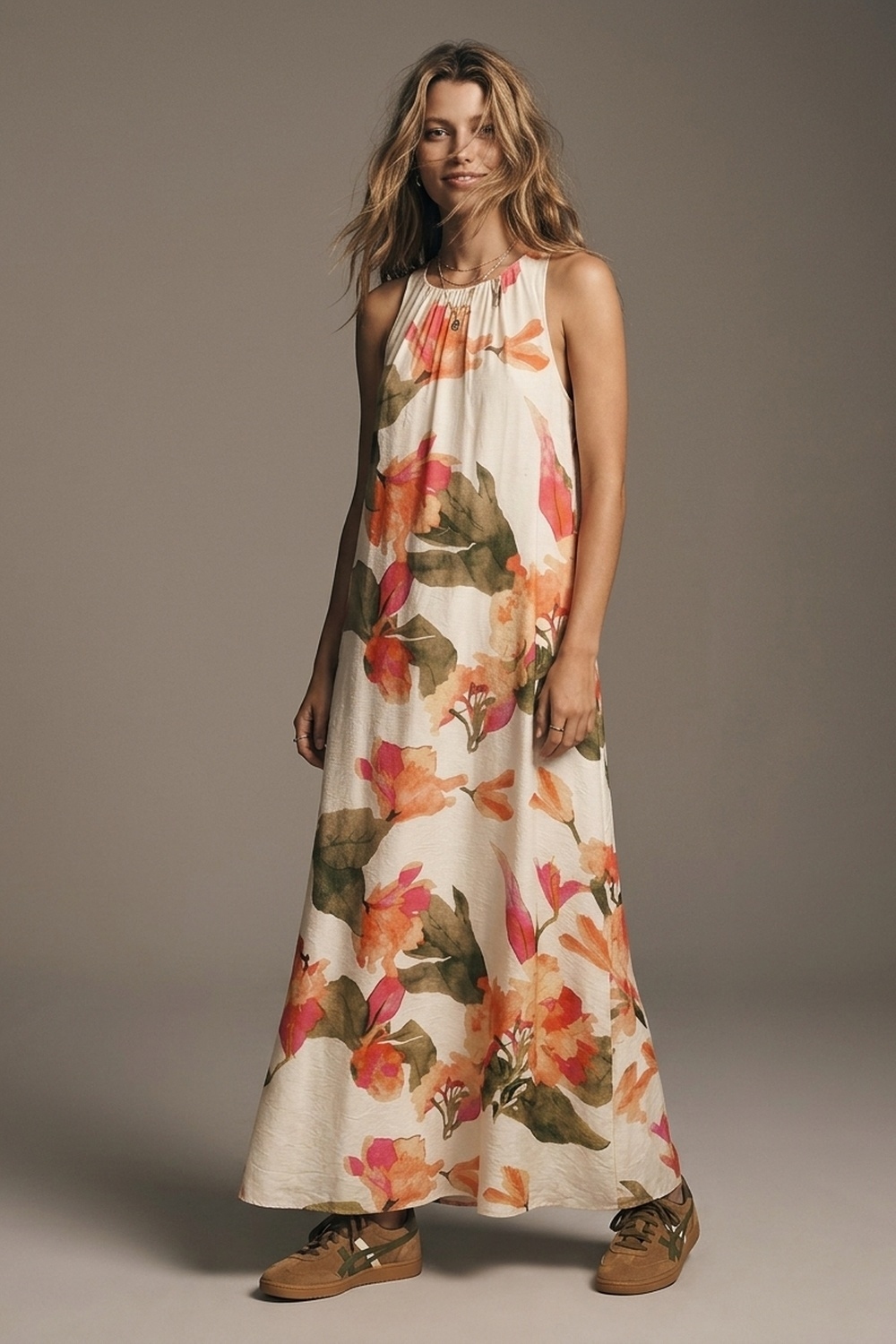 Vestido maxi sin mangas tejido ligero con estampado floral crema corte holgado Vestido maxi sin mangas tejido ligero con estampado floral crema corte holgado