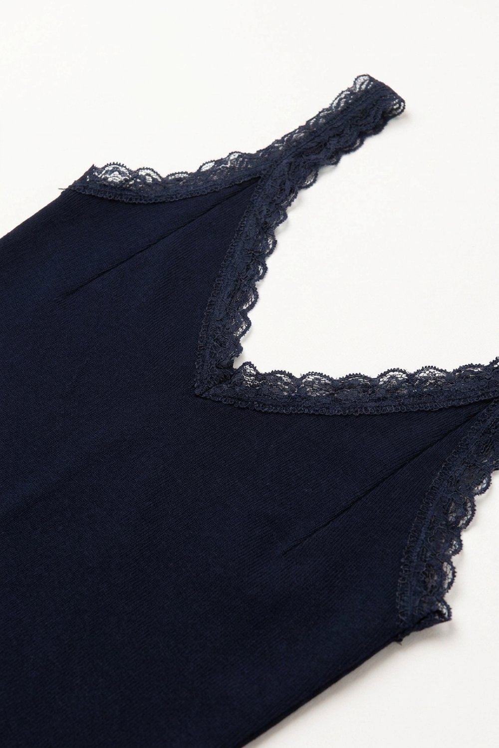 Top sin mangas con ribete de encaje y escote en V de punto acanalado azul marino