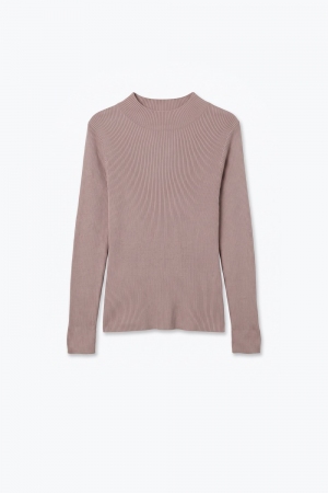 Suéter de lana merino de canalé fino en beige con cuello simulado