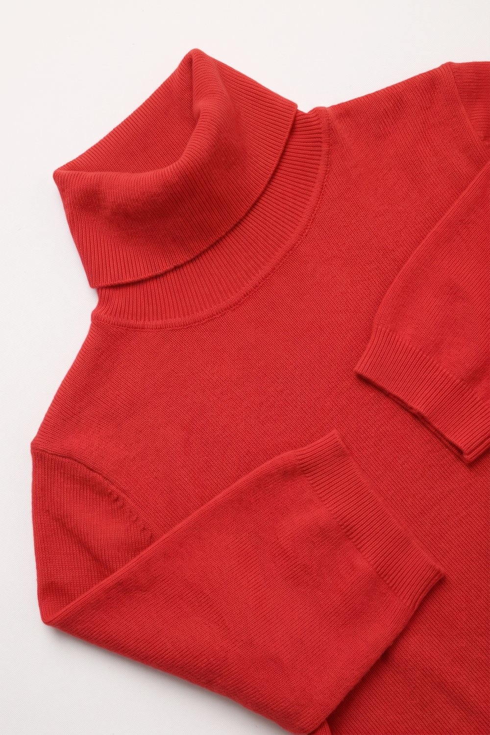 Su&eacute;ter Rojo de Punto Fino de Cuello Alto con Mangas al Codo y Ajuste Regular