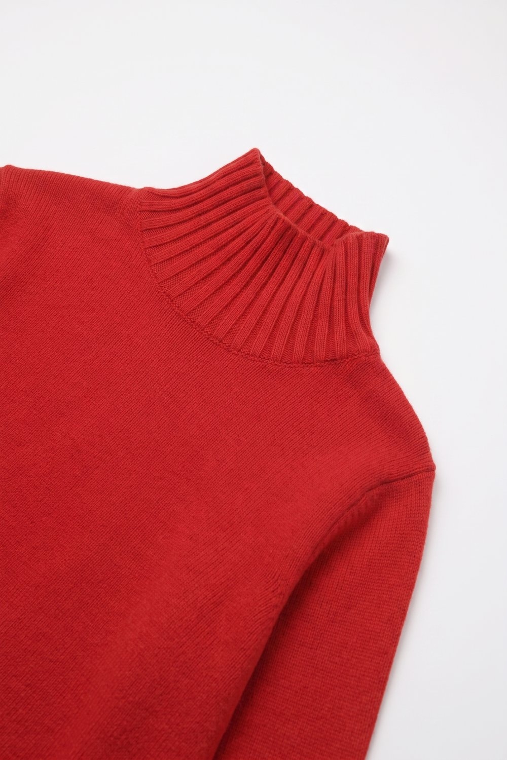 Su&eacute;ter de cuello alto de manga larga de punto acanalado suave rojo