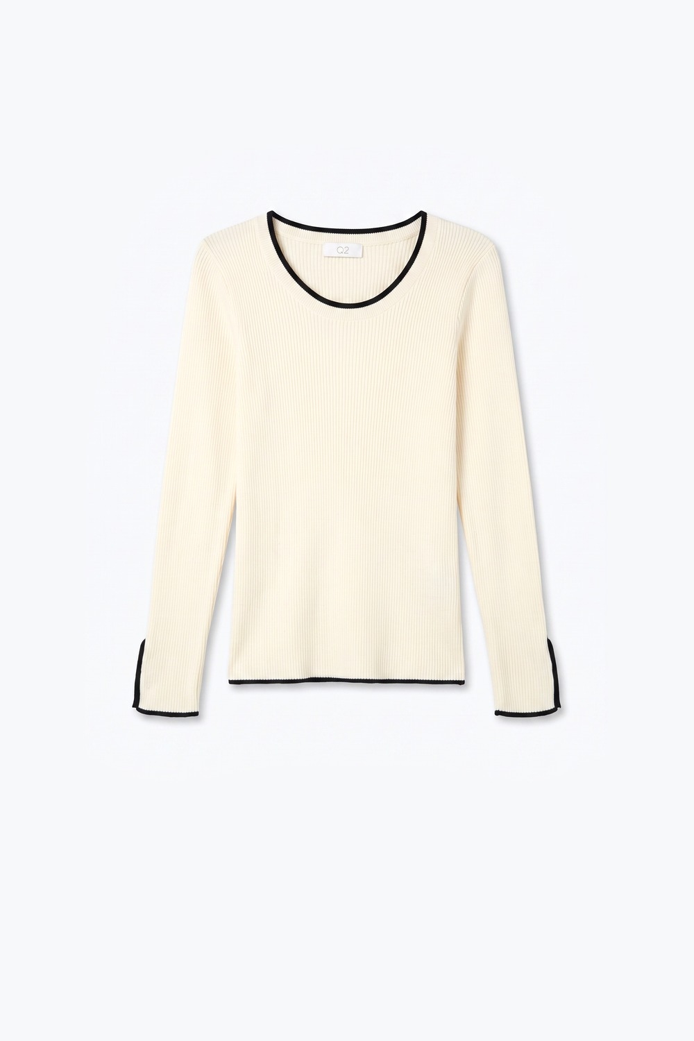 Su&eacute;ter de punto acanalado crema con contraste negro en el cuello ancho