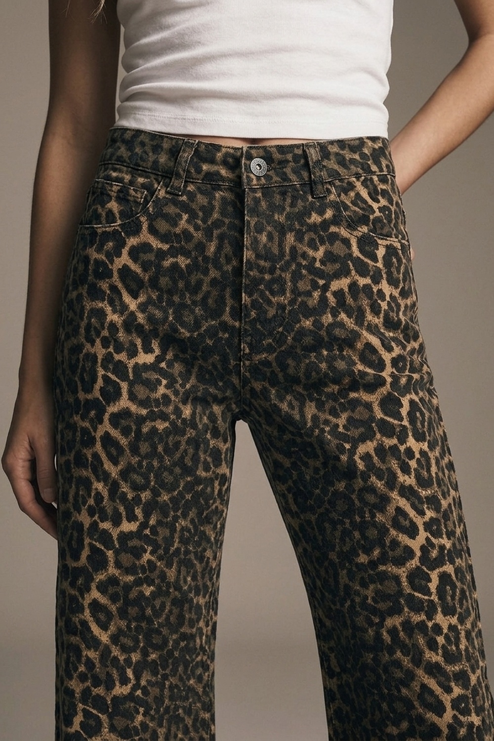 Vaqueros rectos con estampado de leopardo Vaqueros rectos con estampado de leopardo
