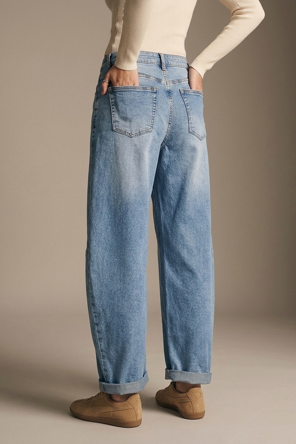 Vaqueros de pierna ancha Barrel Blue Denim Jeans en lavado claro Vaqueros de pierna ancha Barrel Blue Denim Jeans en lavado claro