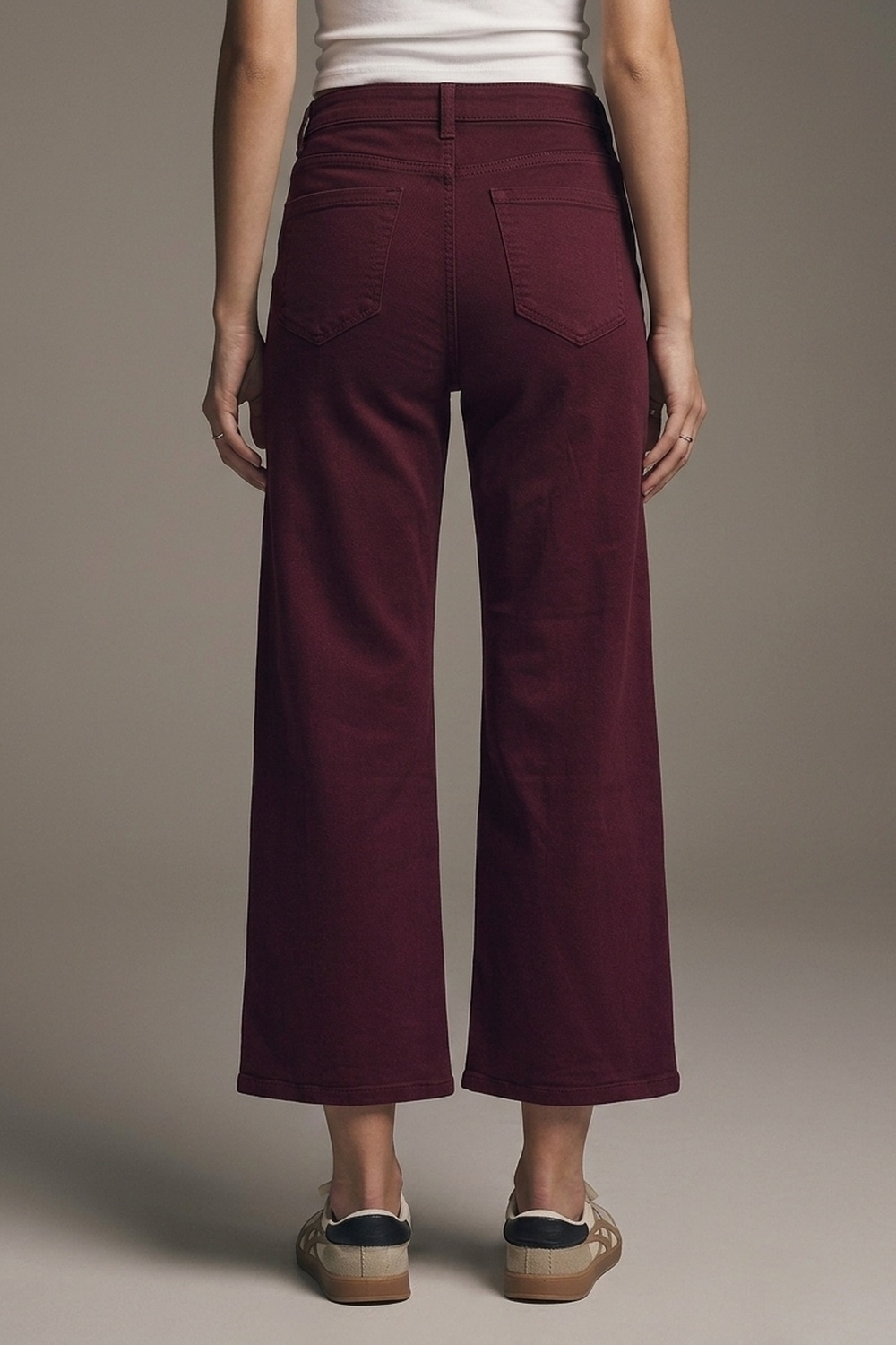 Vaqueros cropped wide leg en burdeos Vaqueros cropped wide leg en burdeos