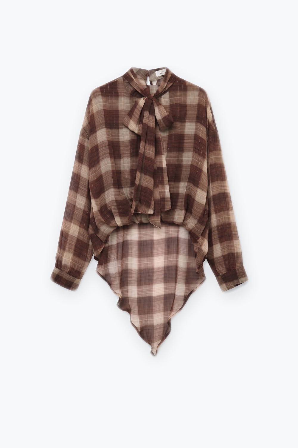 Blusa marr&oacute;n con estampado de cuadros y espalda asim&eacute;trica en gasa