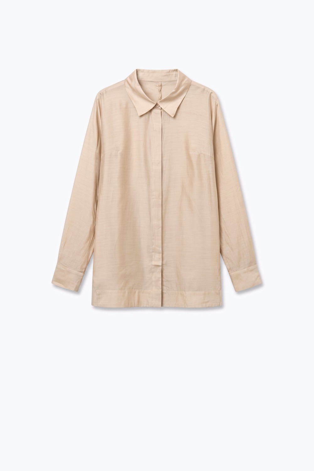 Camisa beige de ajuste holgado en tela transl&uacute;cida con mangas anchas