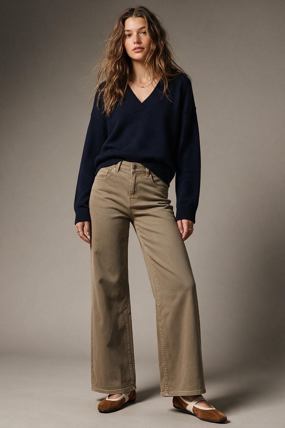 pantalones de pierna ancha en denim el&aacute;stico color beige oscuro