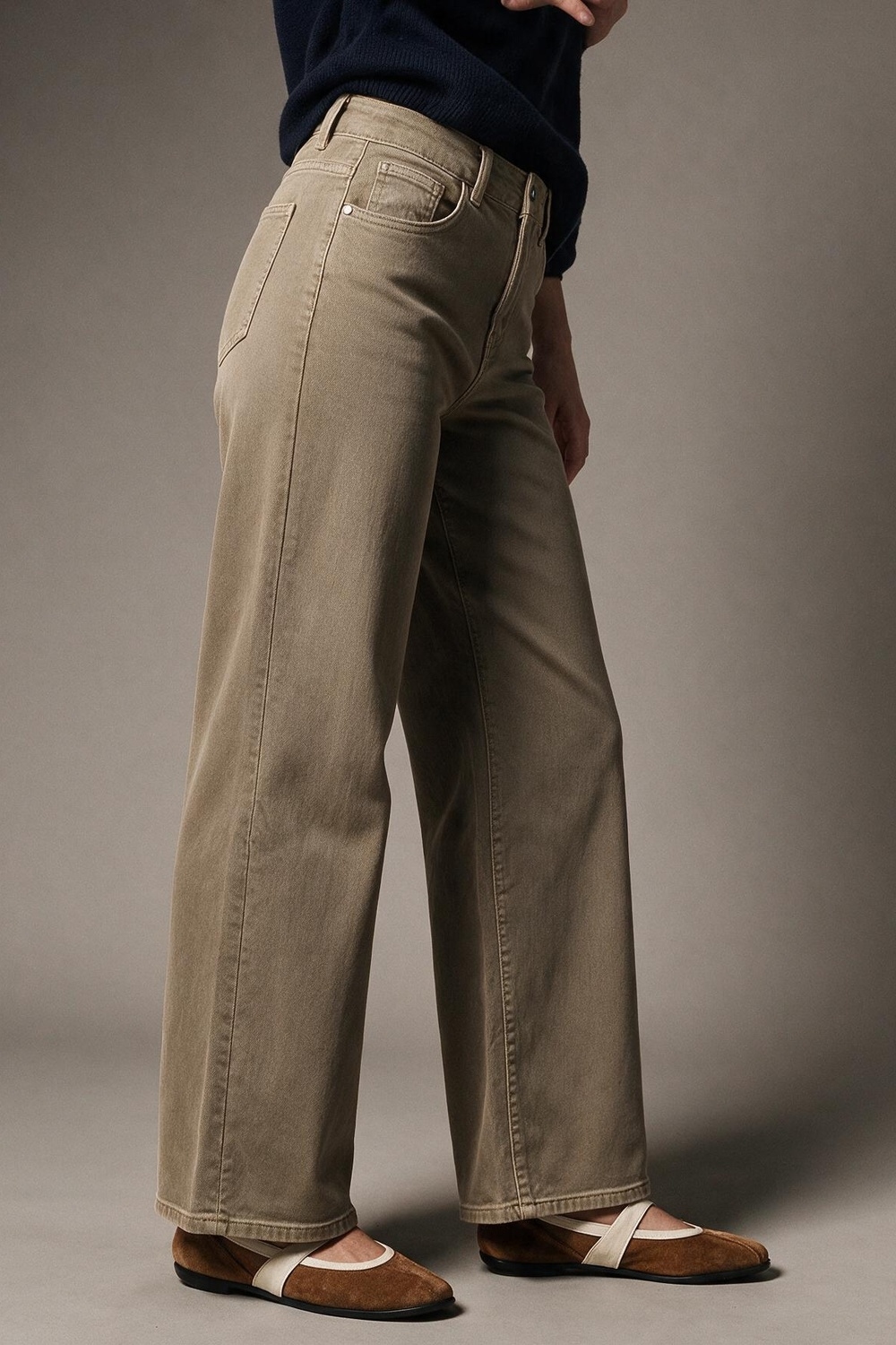 pantalones de pierna ancha en denim el&aacute;stico color beige oscuro