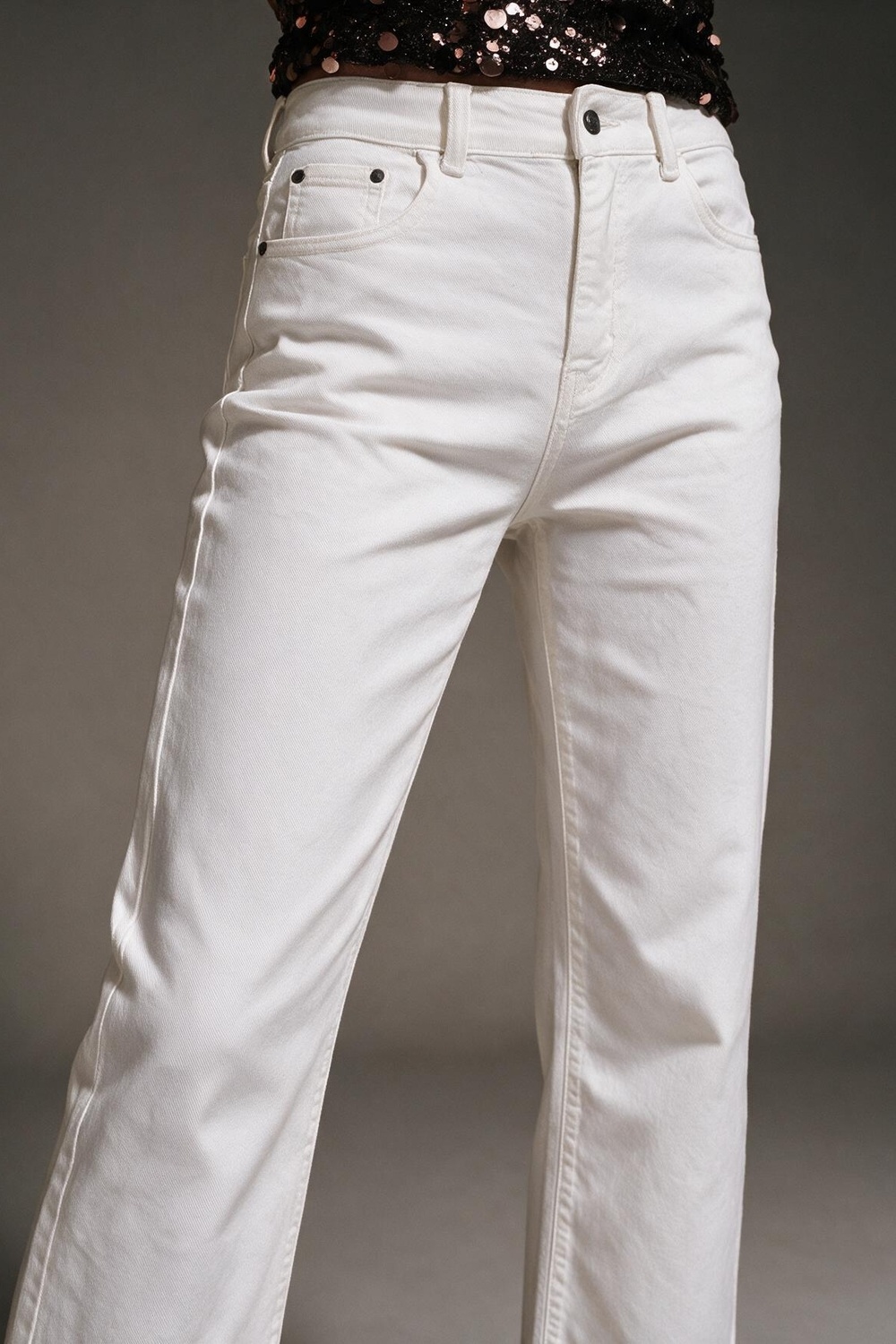 Vaqueros tobilleros de pernera recta en blanco Vaqueros tobilleros de pernera recta en blanco