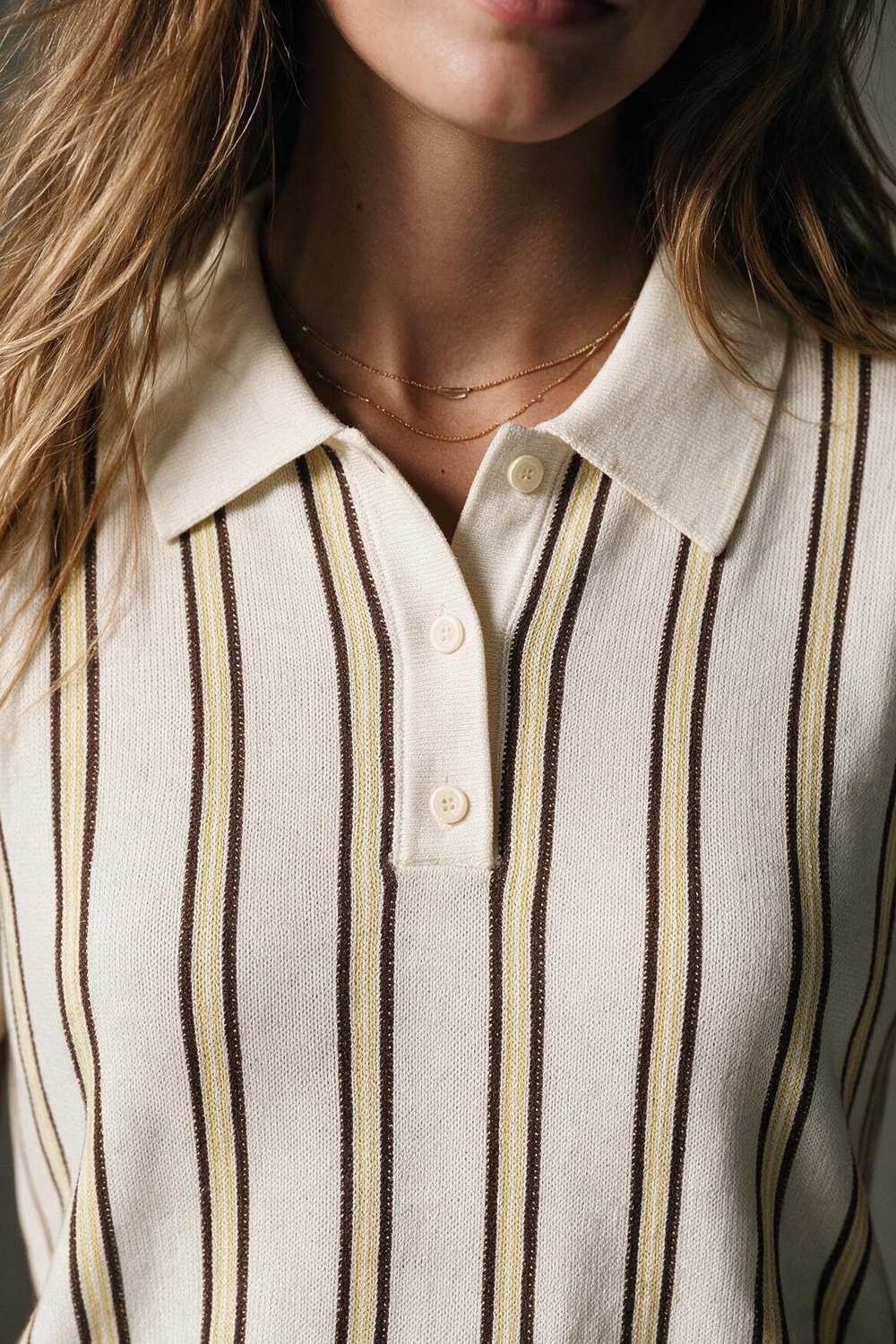 Polo de Punto Fino con Botones y Rayas Crema