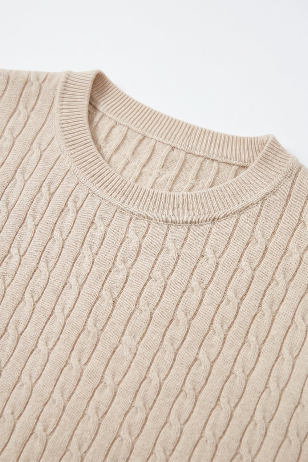 Su&eacute;ter Beige de Punto Cableado con Cuello Redondo y Manga Corta