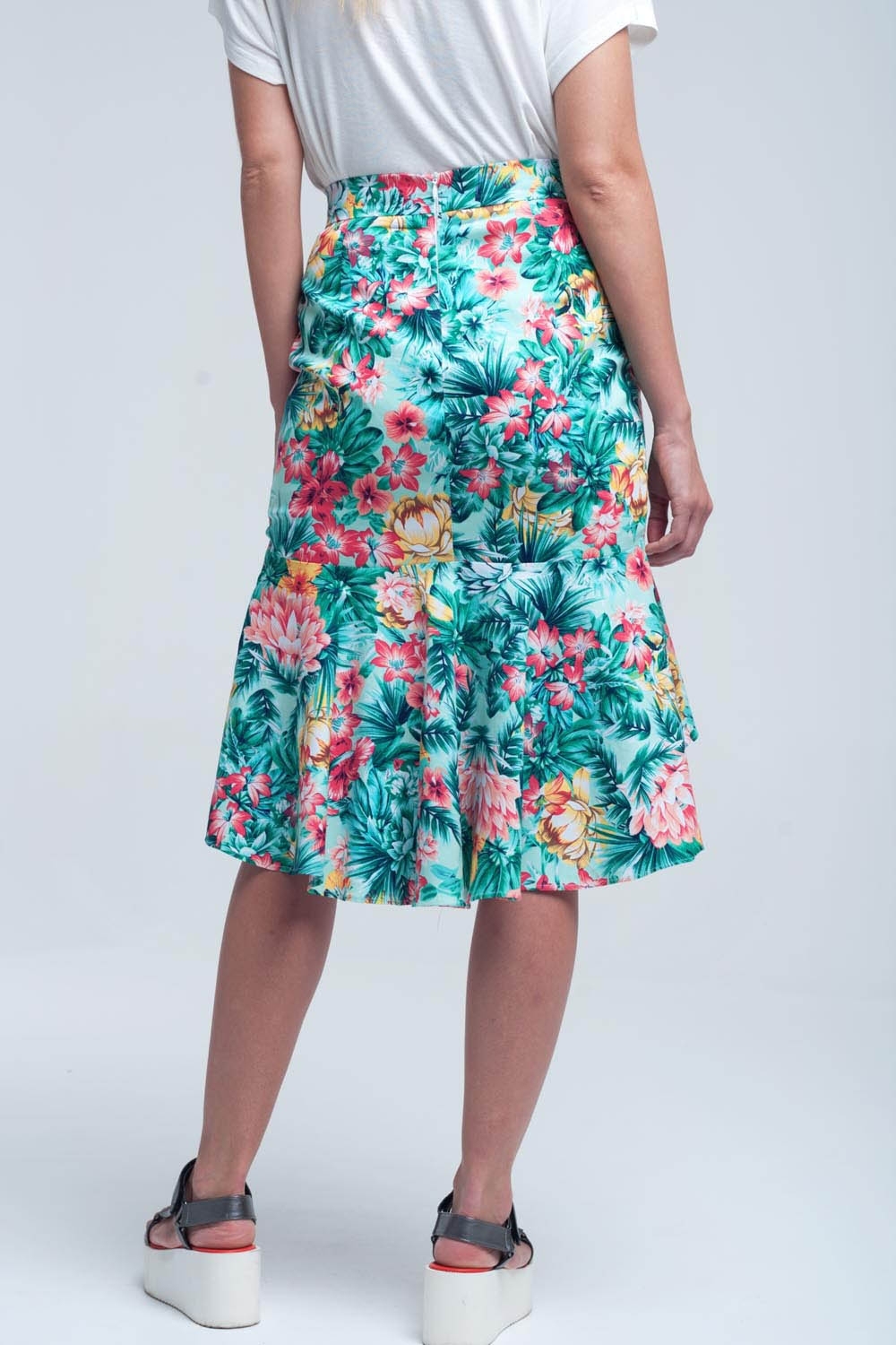 Falda floral asimétrica de color verde Falda floral asimétrica de color verde