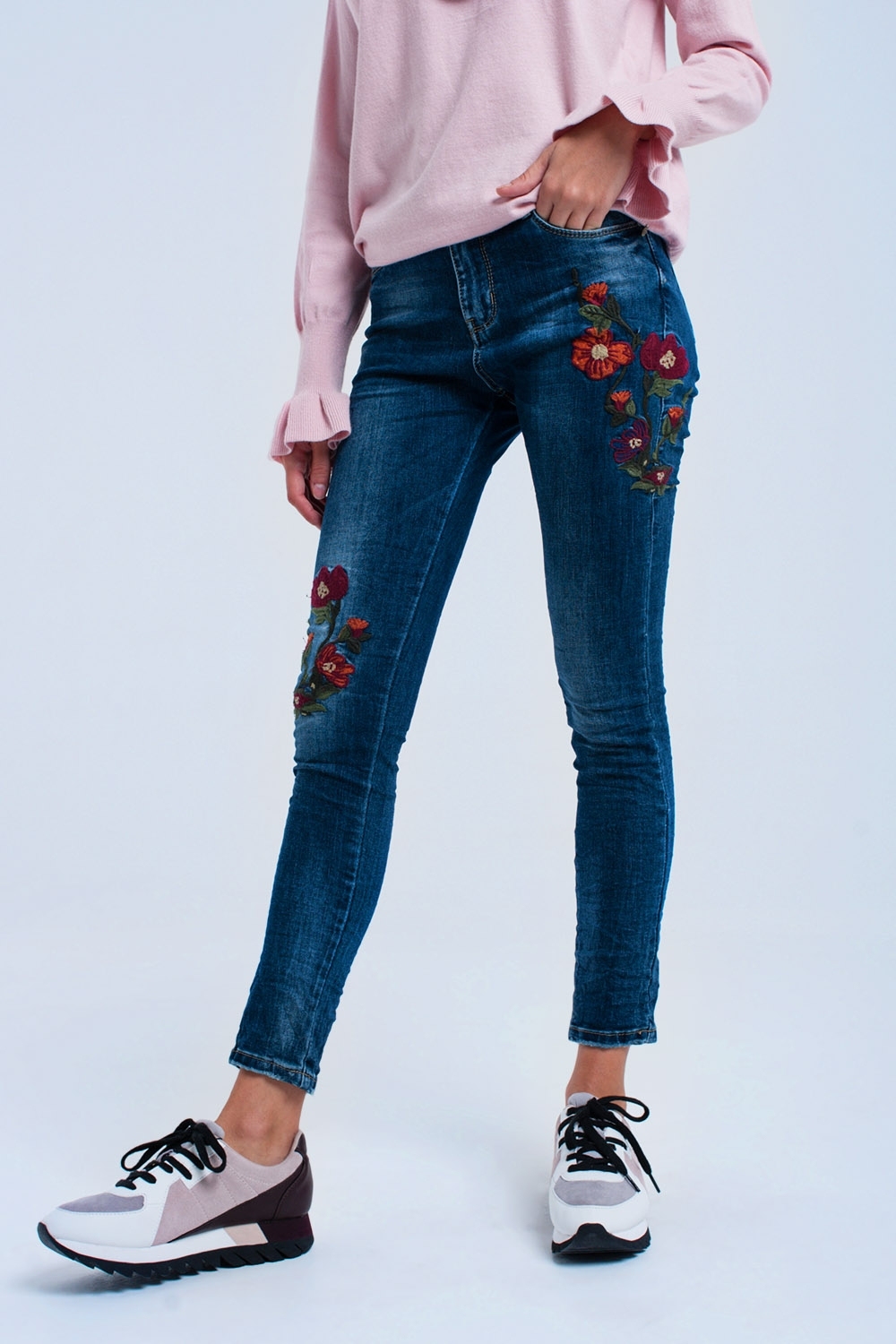 Vaquero skinny con flores Vaquero skinny con flores