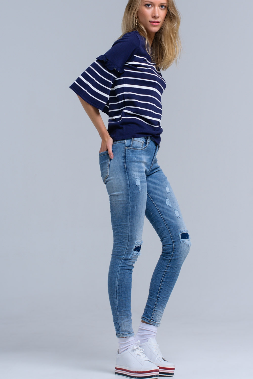 Jeans ajustados con rasgaduras Jeans ajustados con rasgaduras