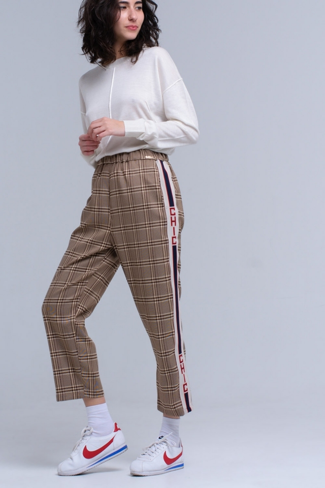 Brown tartan pattern pants