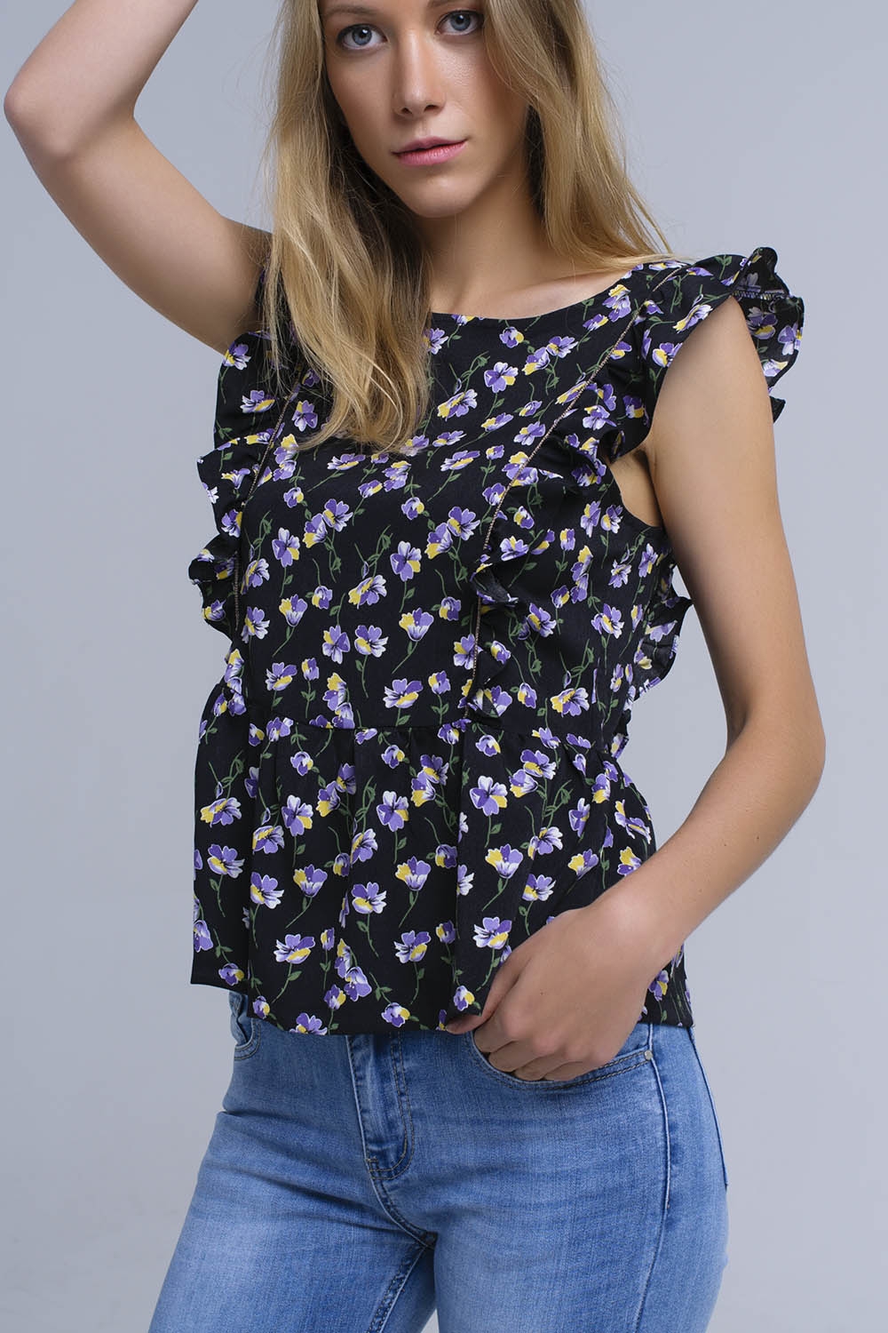 Camisa negra cruzada con volantes Camisa negra cruzada con volantes