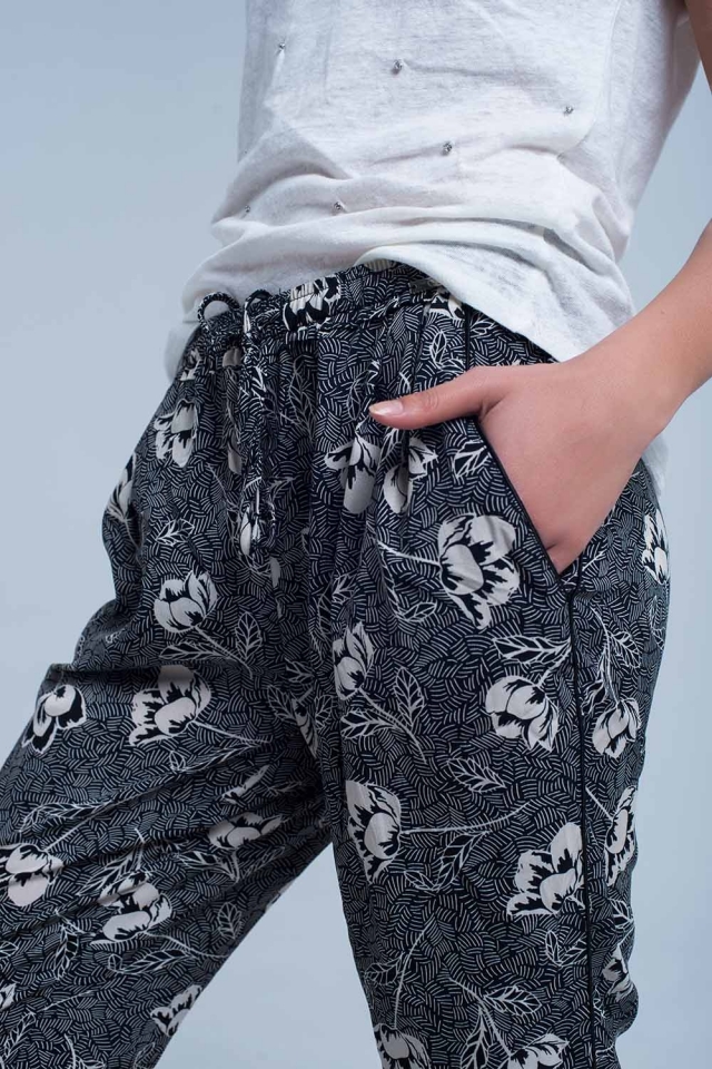 Pantalon noir à imprimé floral