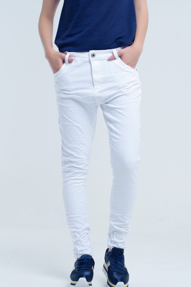 Jeans blancos arrugado con bolsillos