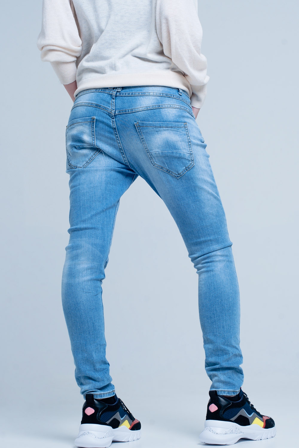 Vaqueros boyfriend rasgados con botones Vaqueros boyfriend rasgados con botones