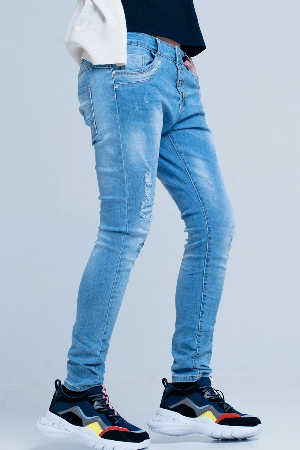 Vaqueros boyfriend rasgados con botones Vaqueros boyfriend rasgados con botones